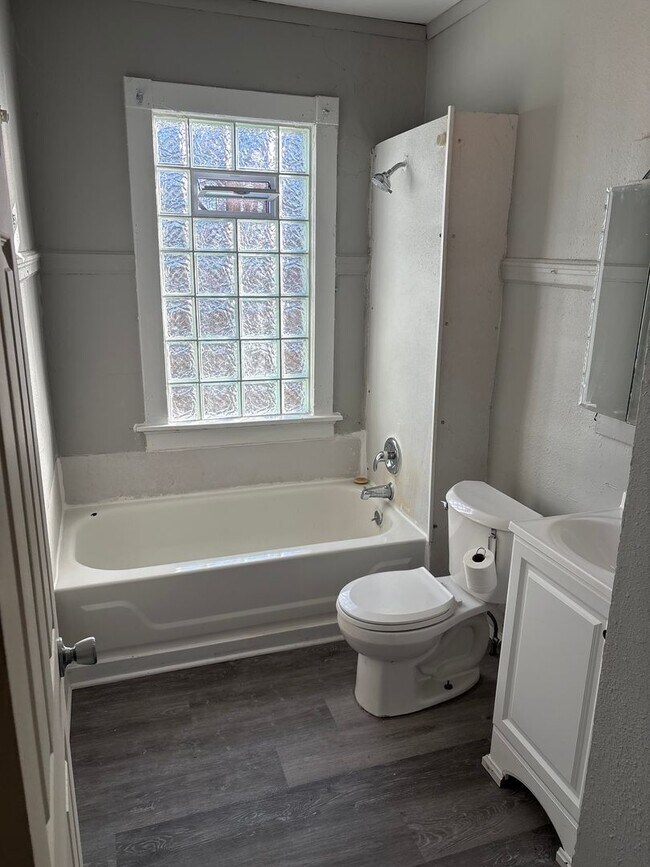 Building Photo - 3949 N 13th St