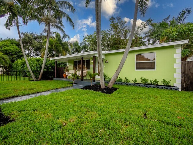 Building Photo - 418 N Palmway