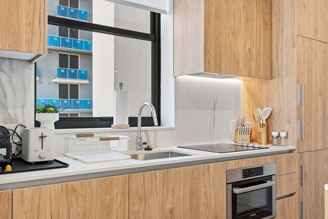 Building Photo - 11 NE 6th St