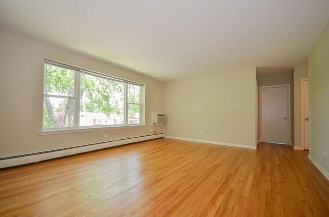 Building Photo - 339 N Yale Ave