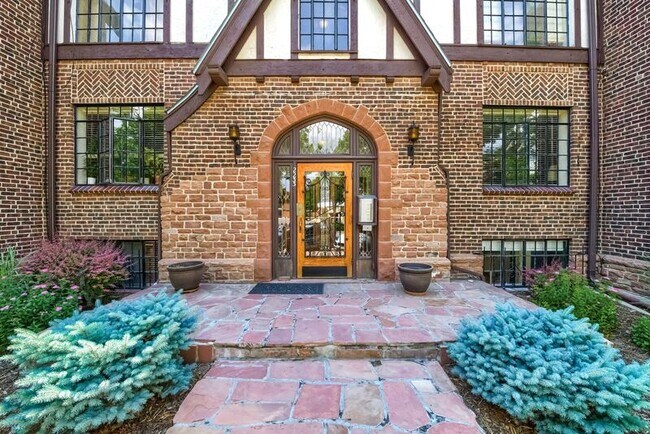 Building Photo - 2233 Kearney St