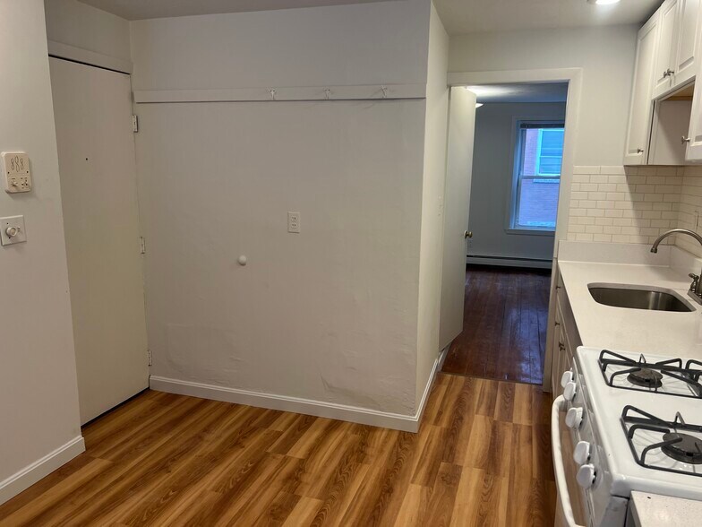 Building Photo - 207 Salem St