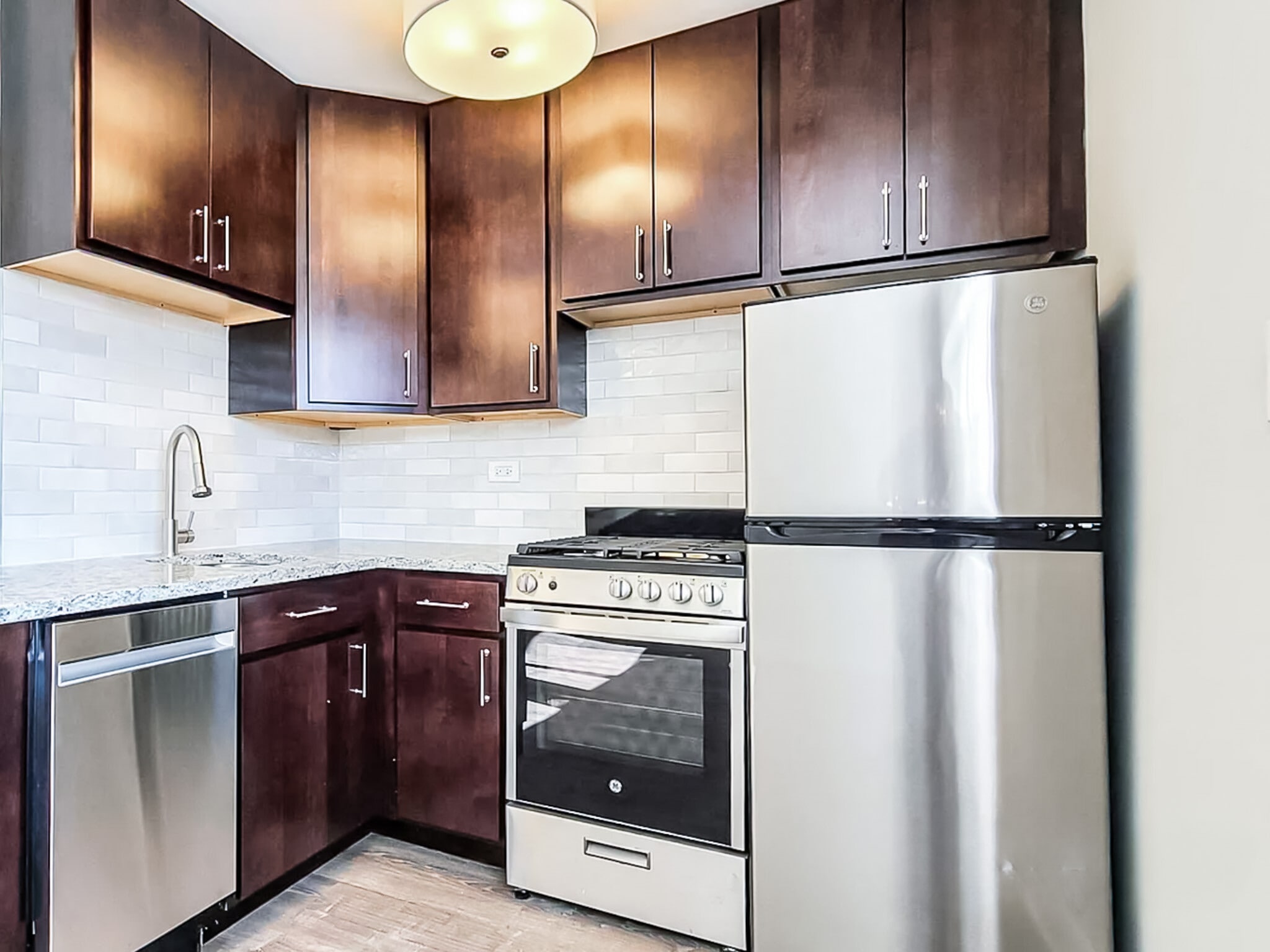 Building Photo - 454 W Barry Ave