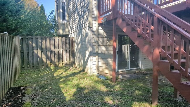 Building Photo - END UNIT townhouse in Ballenger Creek neig...