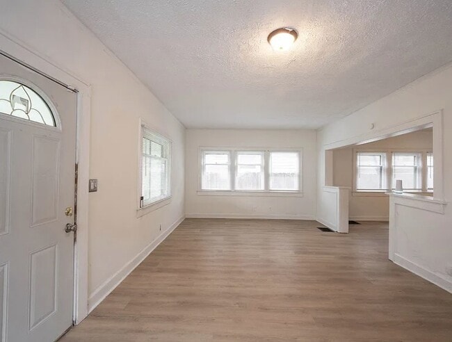 Building Photo - 1331 W 34th St