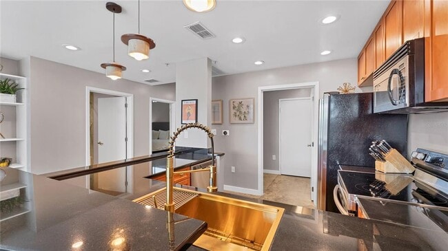 Building Photo - 525 E Jackson St