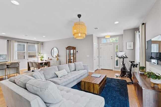 Building Photo - 5317 Daimler Dr