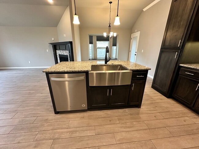Building Photo - 4 Bed, 2 Bath Home for Rent in Edmond (Dee...
