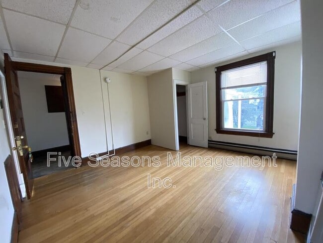 Building Photo - 134 Buell St