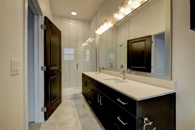 Building Photo - 6400 Washington St