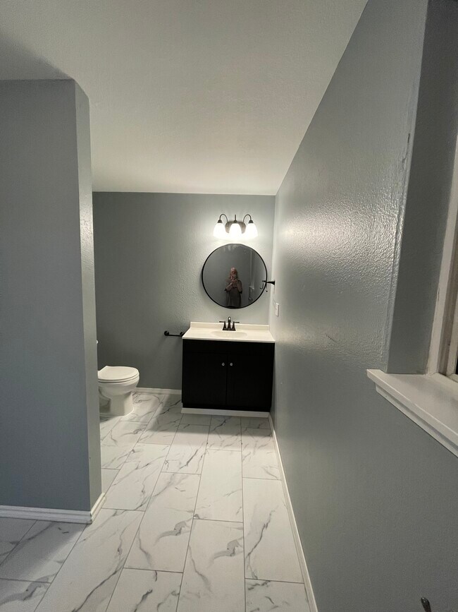 Building Photo - 6330 Neylon Dr SW