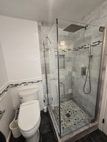 Building Photo - 544 Silver Lake Dr