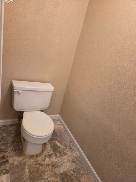 Building Photo - 220 Israel Rd SW