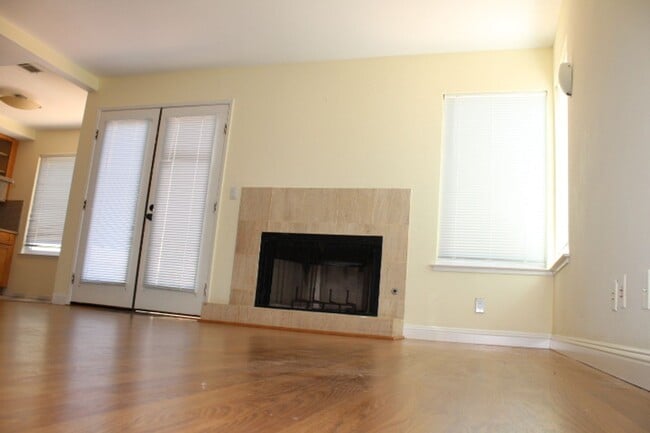 Building Photo - 151 Grenadine Way