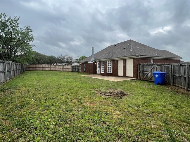 Building Photo - 114 Regent Ct