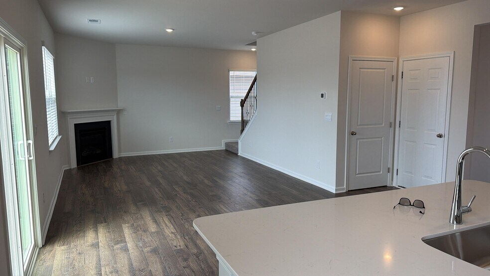 Building Photo - 1614 Yarrow Ln