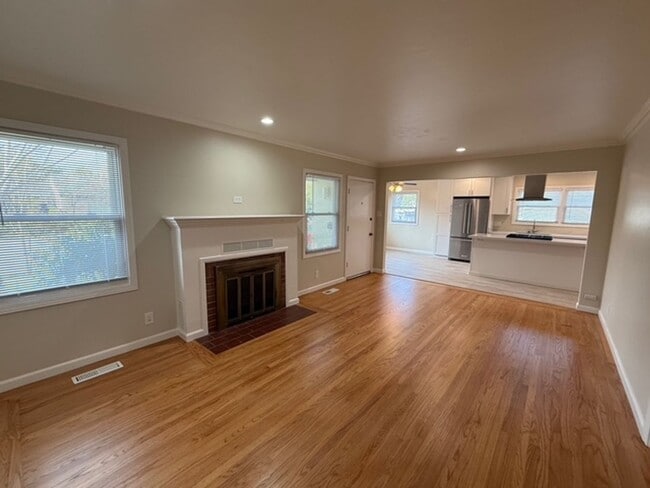 Building Photo - Beautifully Updated 3-Bedroom Home Next to Franklin Park