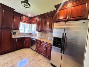 Building Photo - $1,000 OFF FIRST MONTH'S RENT!!!! Cozy 3 BD/2 BATH Single Family Home With 2 Floors Located in Al...