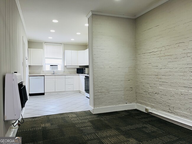 Building Photo - 613 N Greenwood St