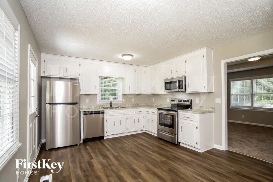Building Photo - 127 McWhirter Pl