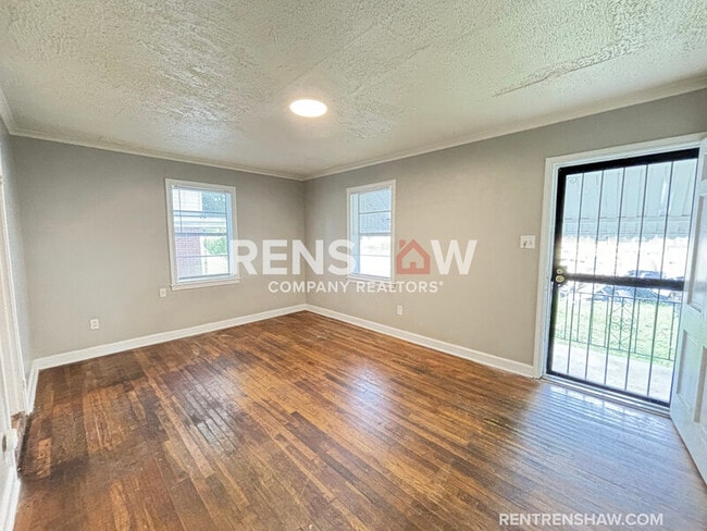 Building Photo - 1580 Hugenot St