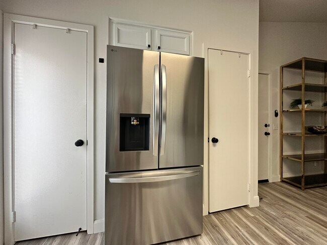 Building Photo - 54445 Avenida Alvarado