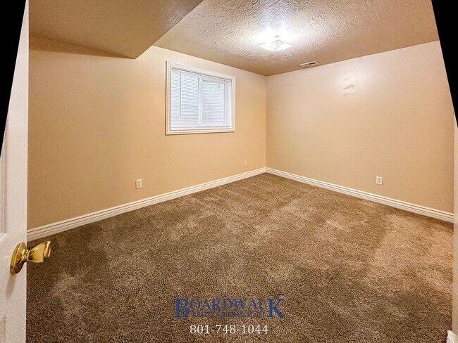 Building Photo - 2106 Western Charm Dr