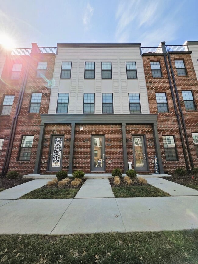 Building Photo - Newer ground level condo in Coalfield Station located in highly desireable Midlothian.