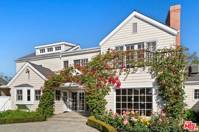 Building Photo - 360 Alma Real Dr