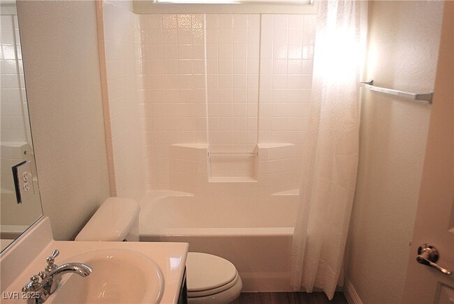 Building Photo - 10031 Cranbrook Falls Ct