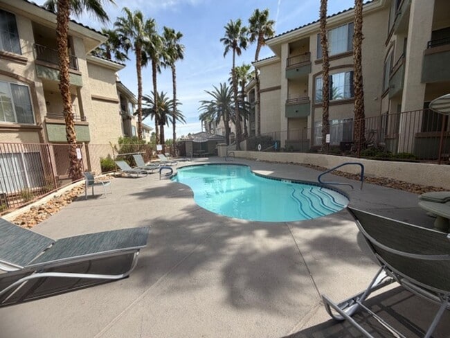 Building Photo - GUARD GATED TOP FLOOR PRIVATE 1 BED CONDO FEATURING A DETACHED 1 CAR GARAGE