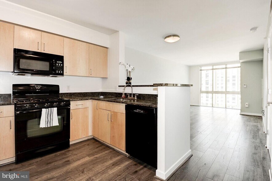 Kitchen - 1000 New Jersey Ave SE