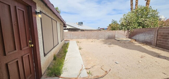 Building Photo - 3 Bedroom Single Story Townhome
