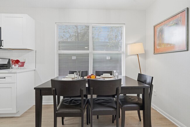 Building Photo - 4 bed with back yard in great East side location.