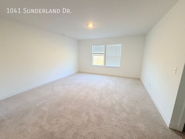 Building Photo - 1041 Sunderland Dr