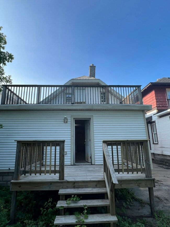 Building Photo - 918 Logan St SE