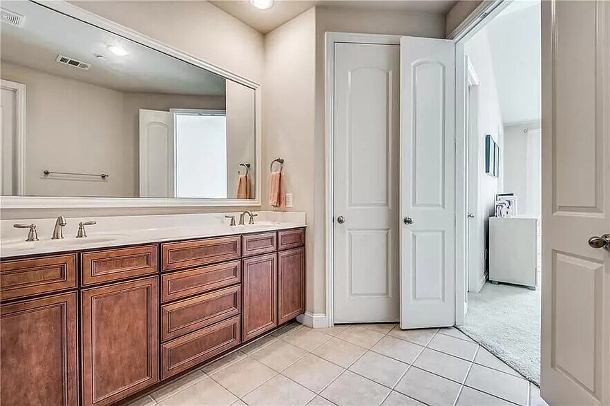 Building Photo - 6710 Estrella