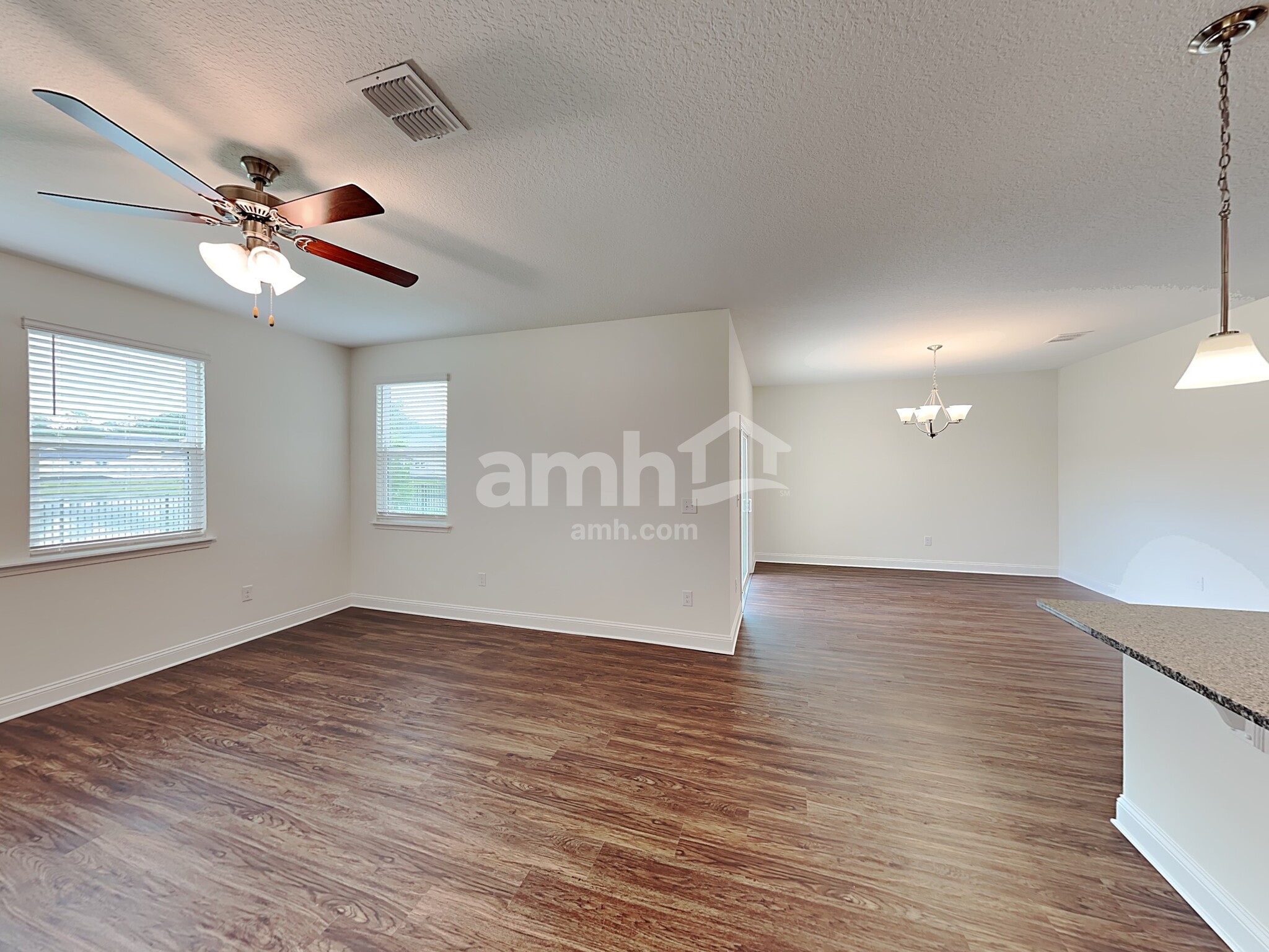 Building Photo - 12 S Forest Creek Dr
