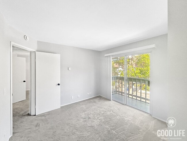 Building Photo - Stunning 2BD/2.5BA W/ In-Unit Laundry and ...