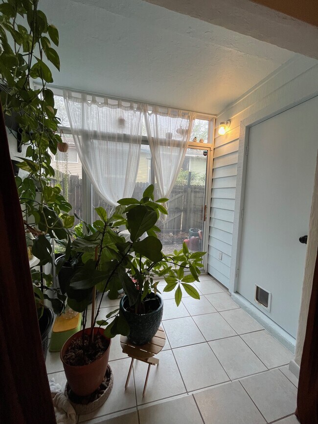 Building Photo - 2206 SW 39 Dr