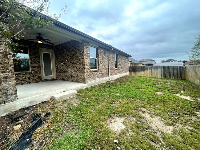 Building Photo - 263 Bainbridge Rd