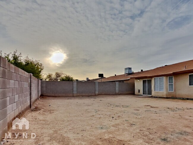 Building Photo - 6642 W Pima St