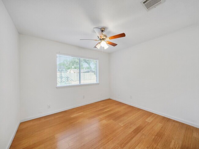 Building Photo - 1223 Bramblebury Dr