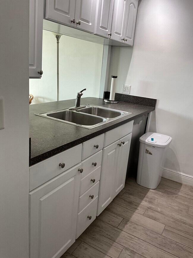 Building Photo - 2020 N Atlantic Ave