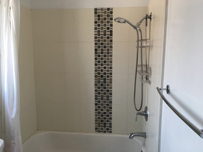 Bathroom - 2117 Rose St