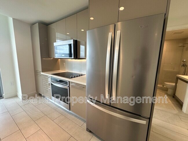 Building Photo - 2000 Metropica Wy