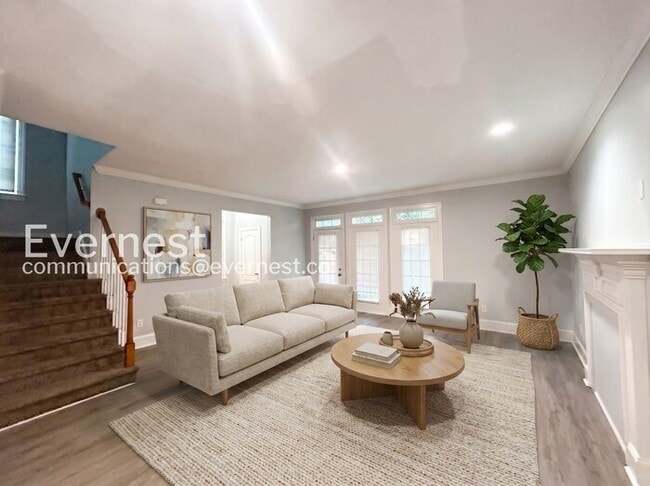 Building Photo - 309 Pickfair Way SW