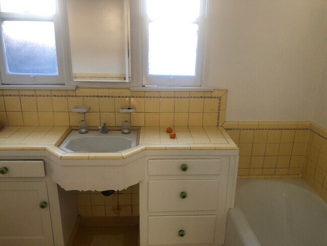 Building Photo - 6426 Arlington Ave