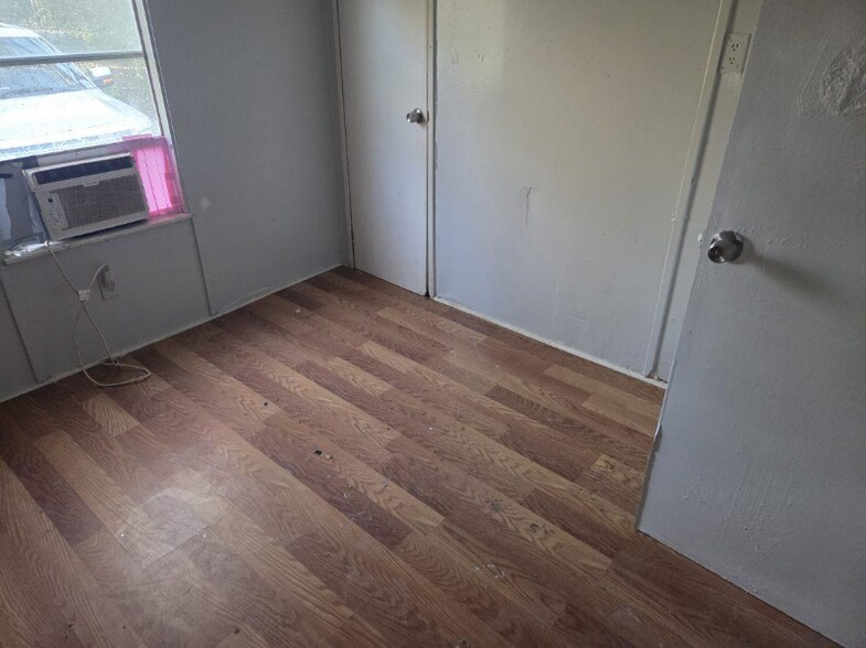 Building Photo - 2 B Harding St