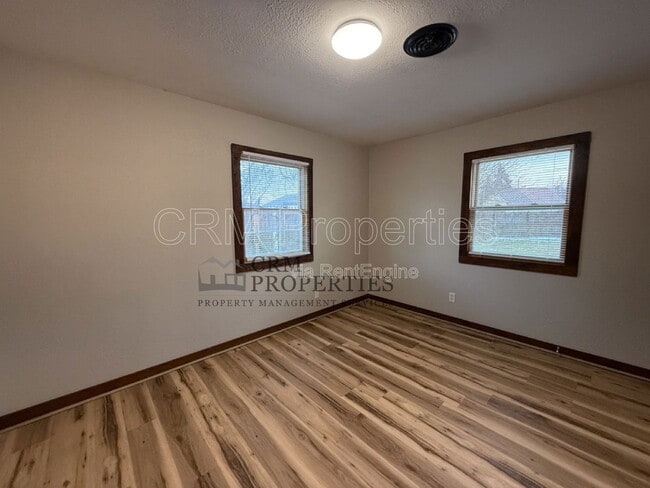 Building Photo - 805 Miami Blvd